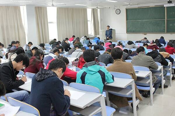 房树人心理测验现场