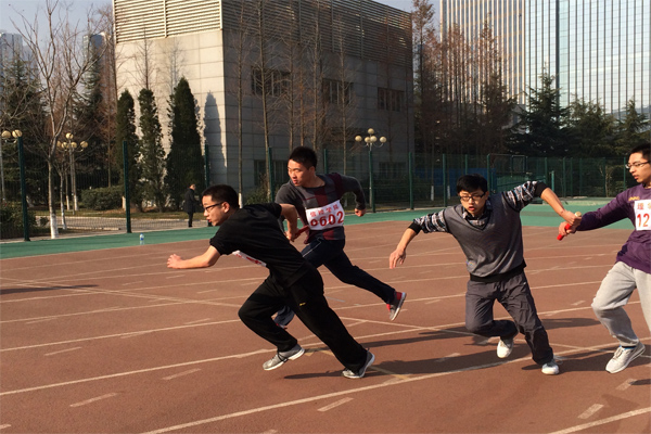 男子4×100m比赛现场