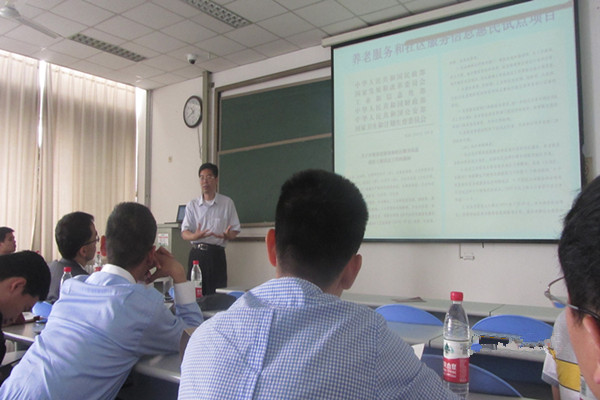 报告现场（摄影：王敏）