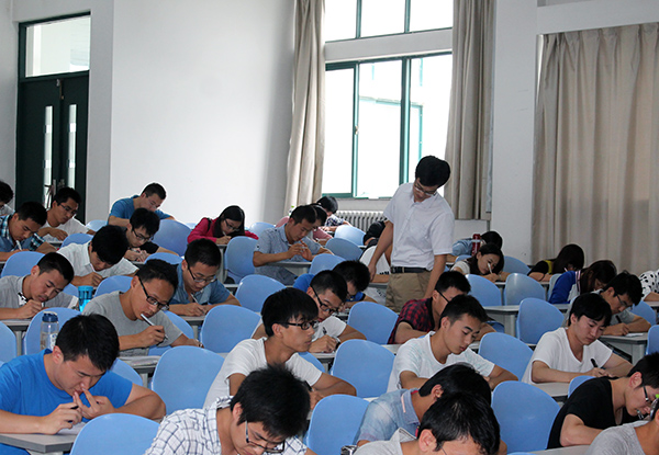 员工手册考试现场