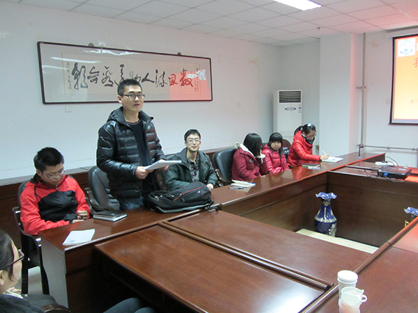 支部成员积极发言