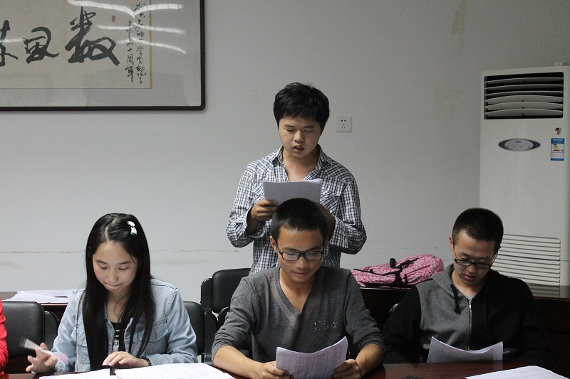 记者站站长作纳新介绍