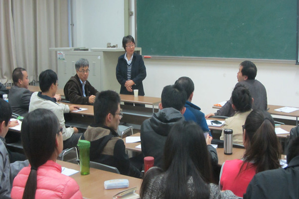 安婷博士作报告